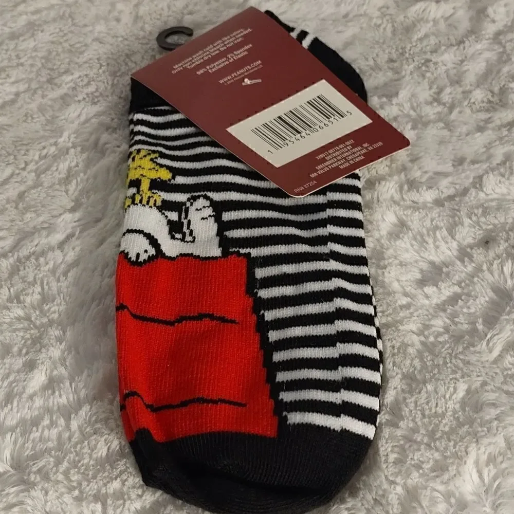 Peanuts Snoopy & Woodstock Women's No Shows Socks
